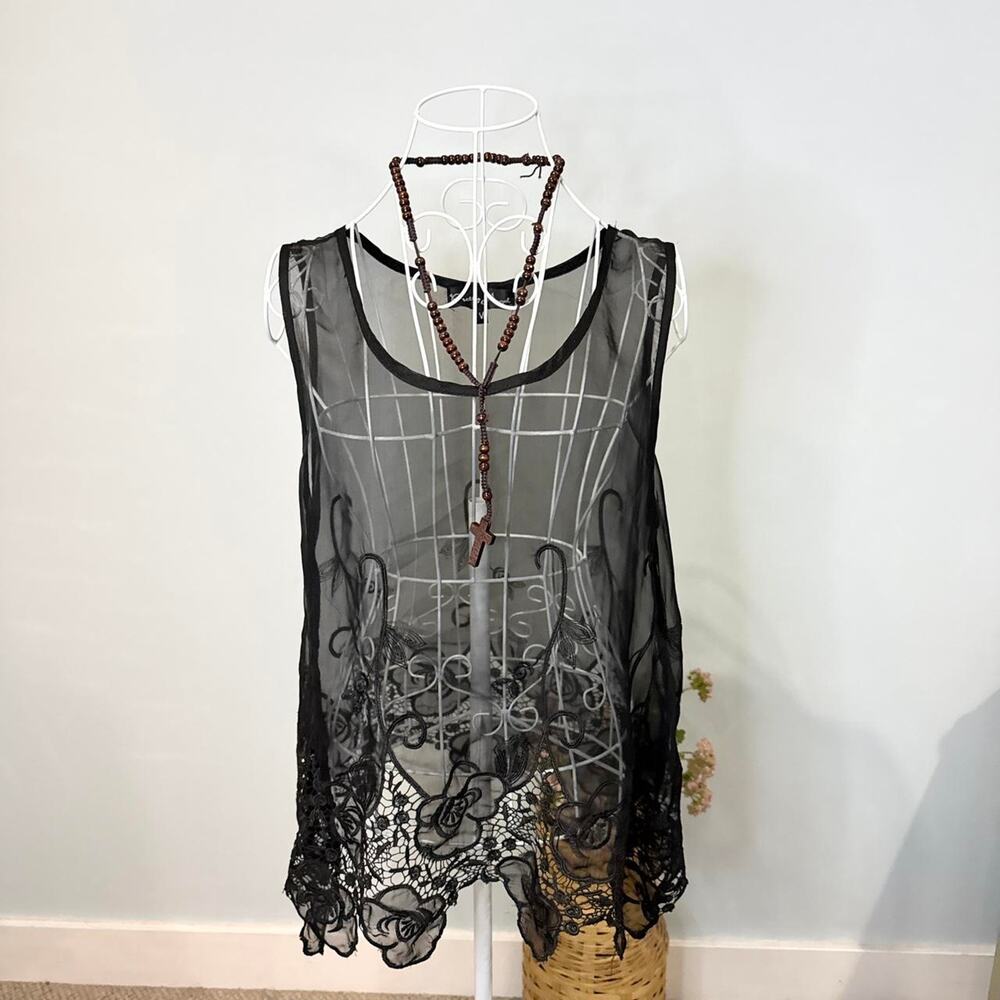 Gorgeous vintage y2k black sheer silky lace tank top